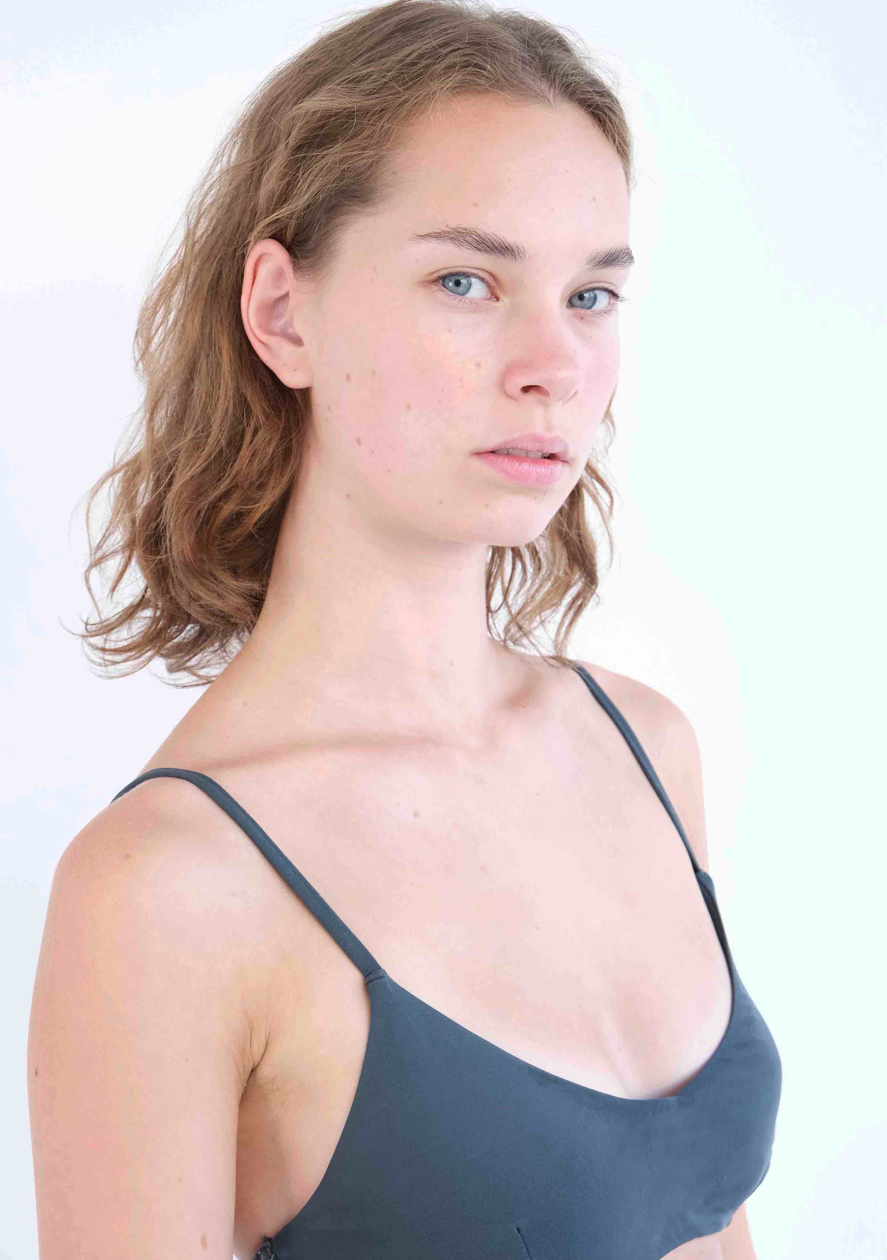 Sasha Kholkina 32