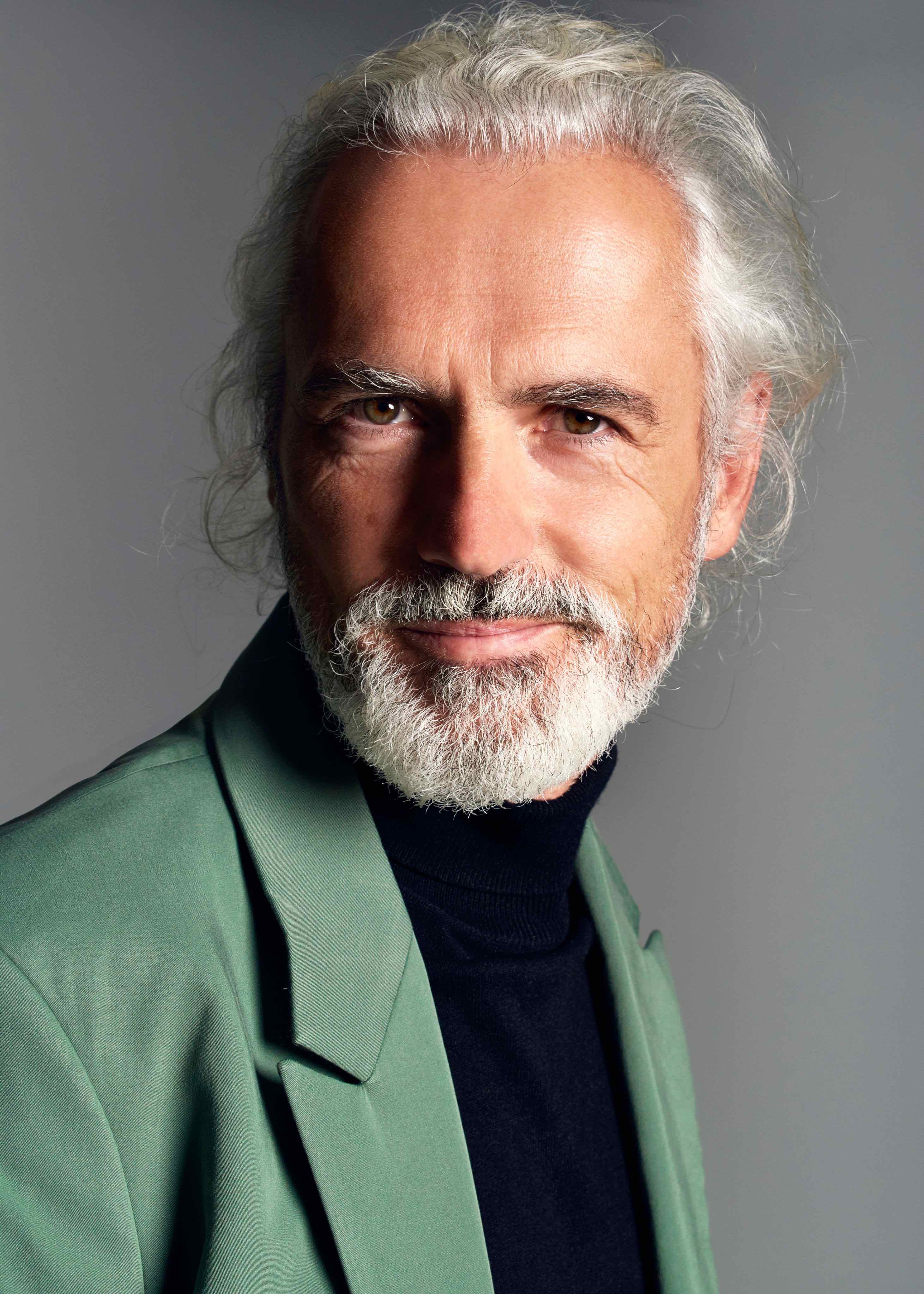 Robert R