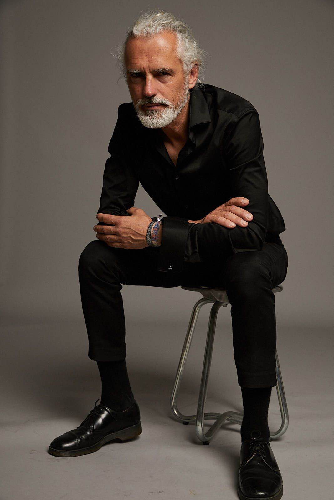 Robert R