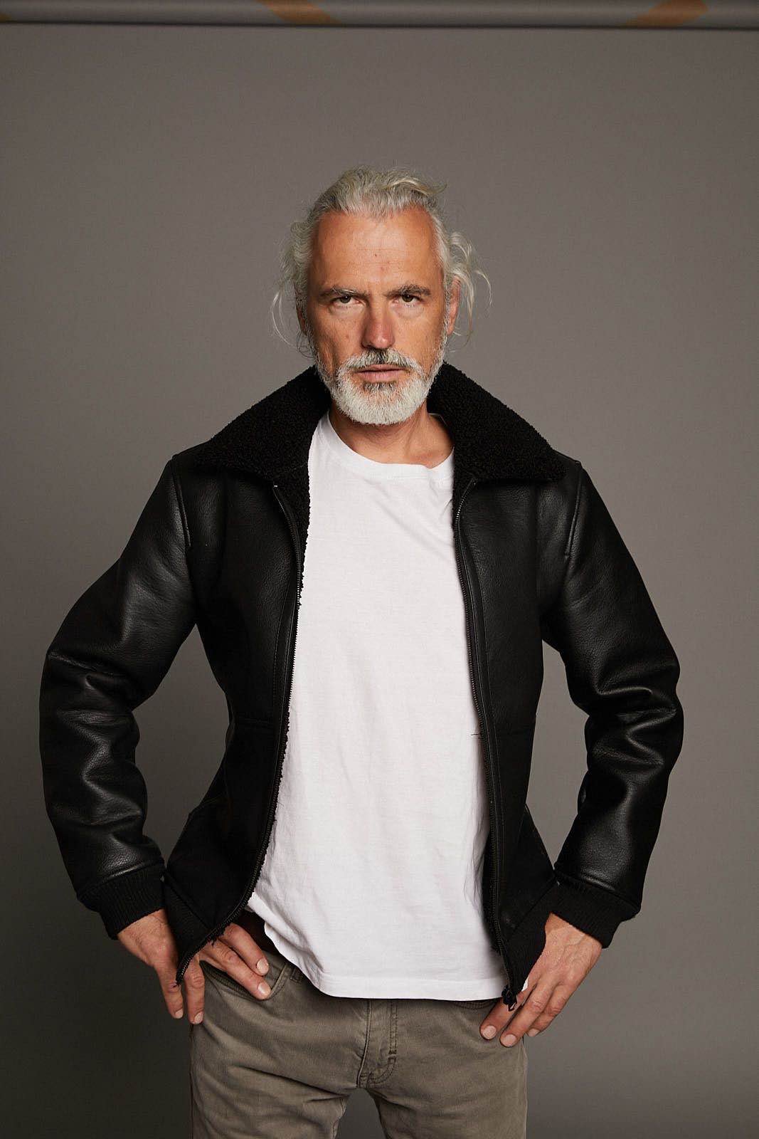 Robert R